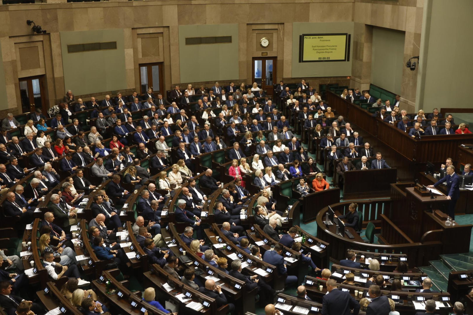 KO odjeżdża PiS-owi! Wielki kryzys w partii Hołowni, jest najnowszy sondaż
