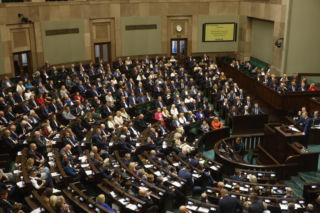 Droższe napoje i alkohol. Rząd szuka pieniędzy
