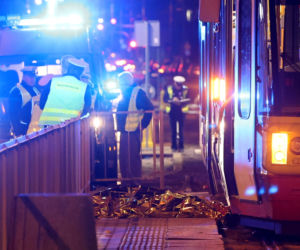 Warszawa: śmierć pod kołami tramwaju. Chciał skrócić sobie drogę?