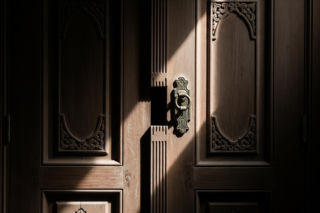 Biskup w ogniu krytyki. Czy skandal obyczajowy wstrząśnie Kościołem?