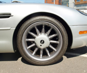 Aston Martin DB7 Volante należący do Jennifer Lopez