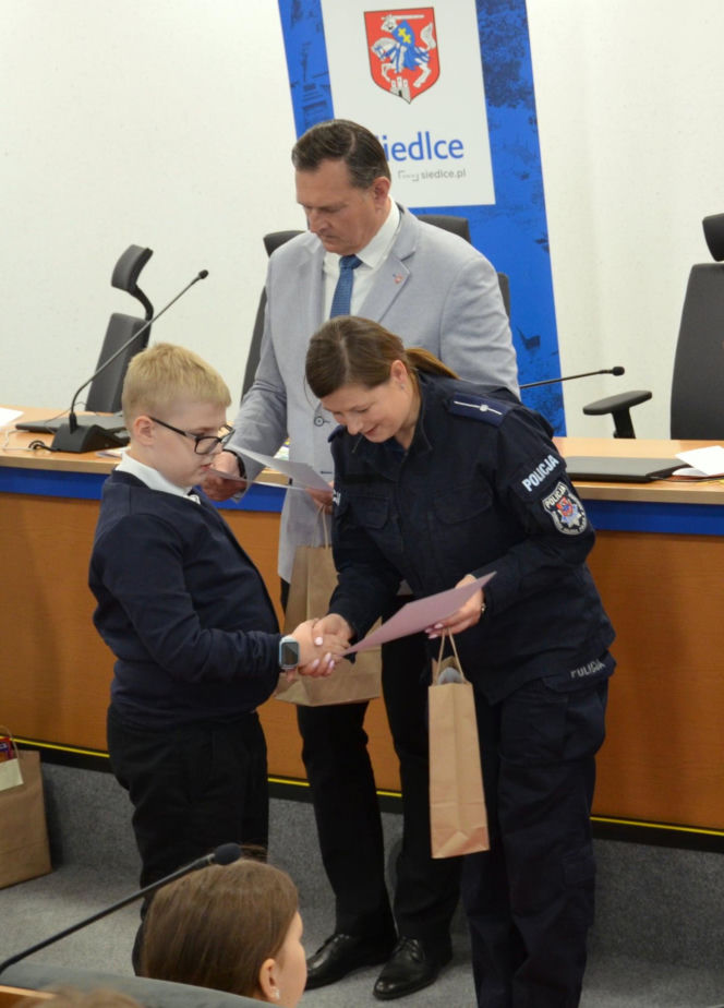 „Plastyczne Oscary” i mosty między pokoleniami. Wielki finał konkursów w ramach kampanii „Widzę – rozmawiam – reaguję” w Siedlcach