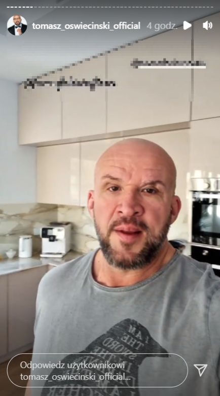 M jak miłość. Tomasz Oświeciński (Andrzejek) w kuchni nowego domu
