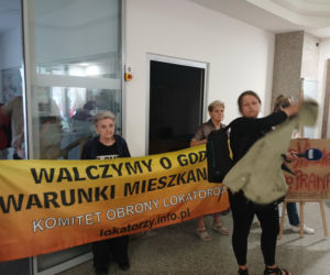 Protest mieszkańców kamienicy przy ul. Środkowej 11