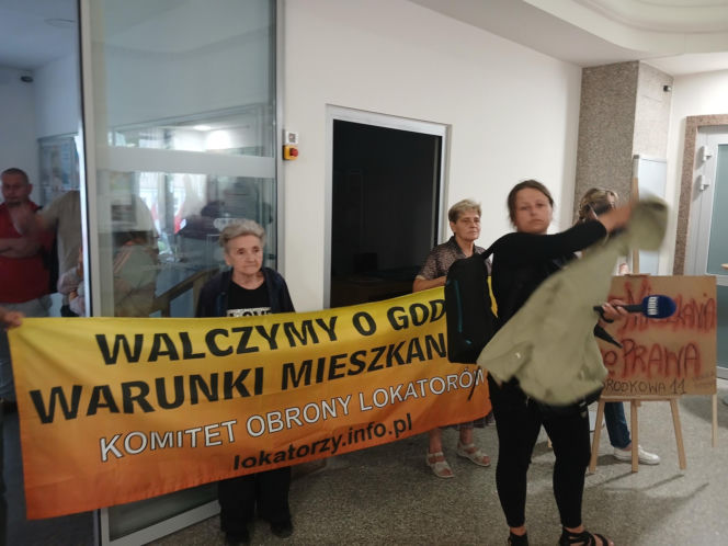Protest mieszkańców kamienicy przy ul. Środkowej 11
