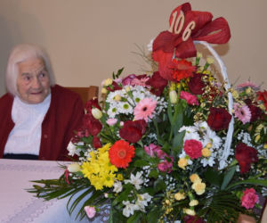 NIESAMOWITE! Pani Karolina żyje już 106 lat! Zdradziła receptę na długowieczność