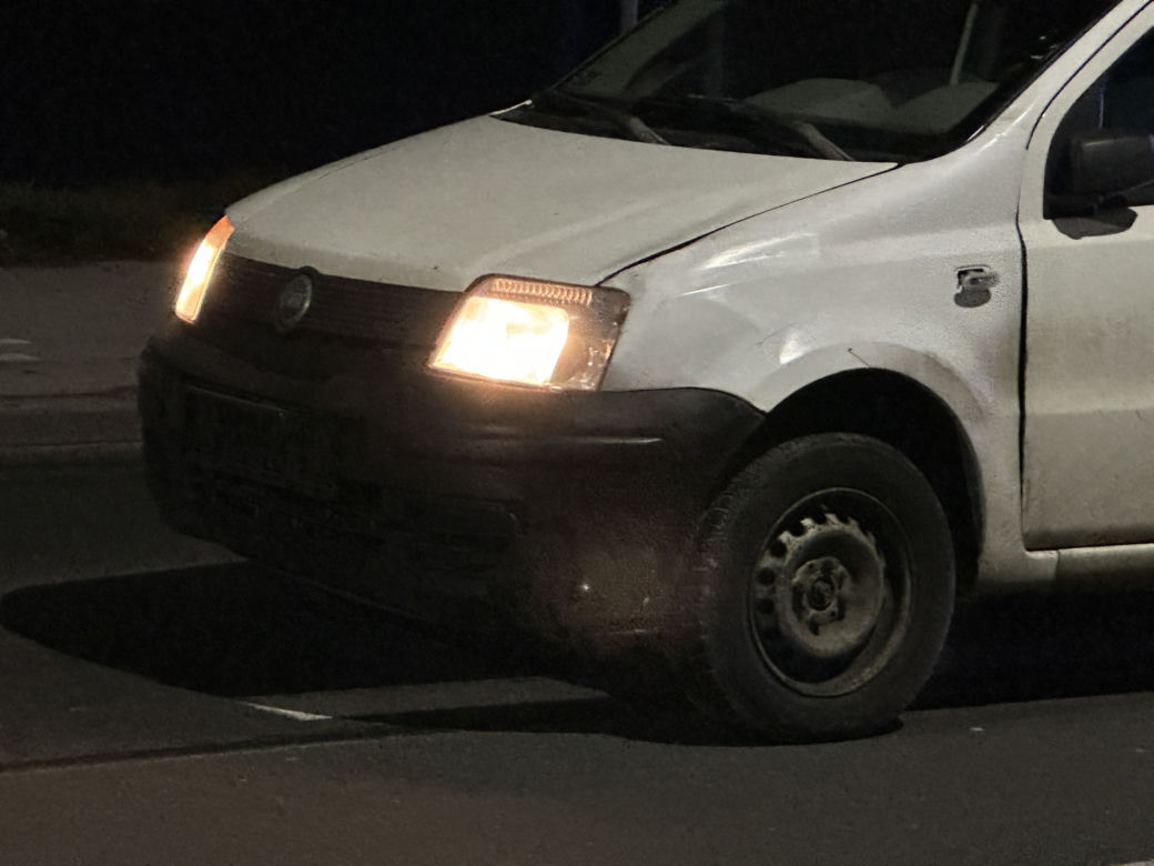 Wypadek w Błoniu. Wyszła na spacer z psem, wjechał w nią fiat. Tragiczny finał