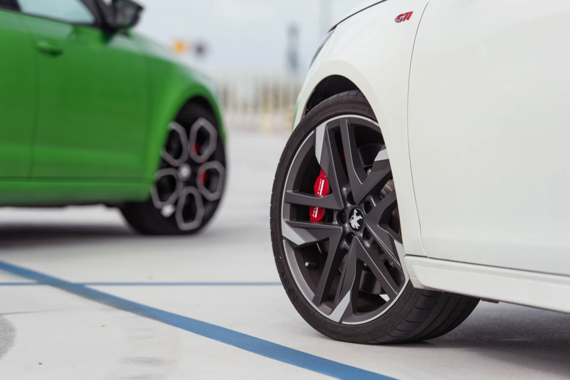 Skoda Octavia RS Challenge vs Peugeot 308 GTi