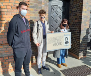 Protest pod kościołem św. Antoniego w Lesznie