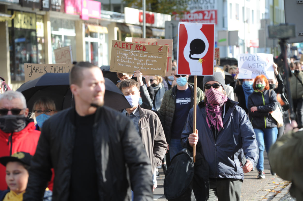 Kołobrzeg: Protest kobiet na ulicach miasta