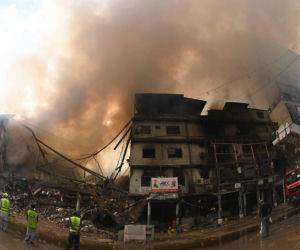 Pakistan/ Co najmniej 11 ofiar śmiertelnych pożaru w centrum handlowym w Karaczi