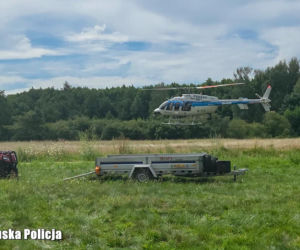 Trwa dramatyczna walka z czasem! Policja i strażacy szukają 76-letniego Janusza
