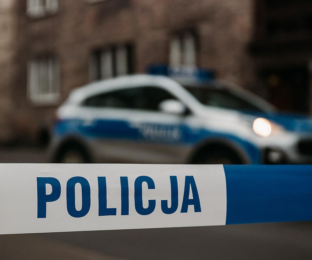 Policja, radiowóz, taśma policyjna