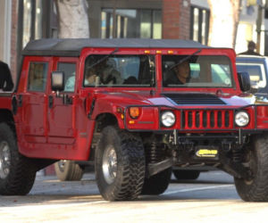 Schwarzenegger w Hummerze