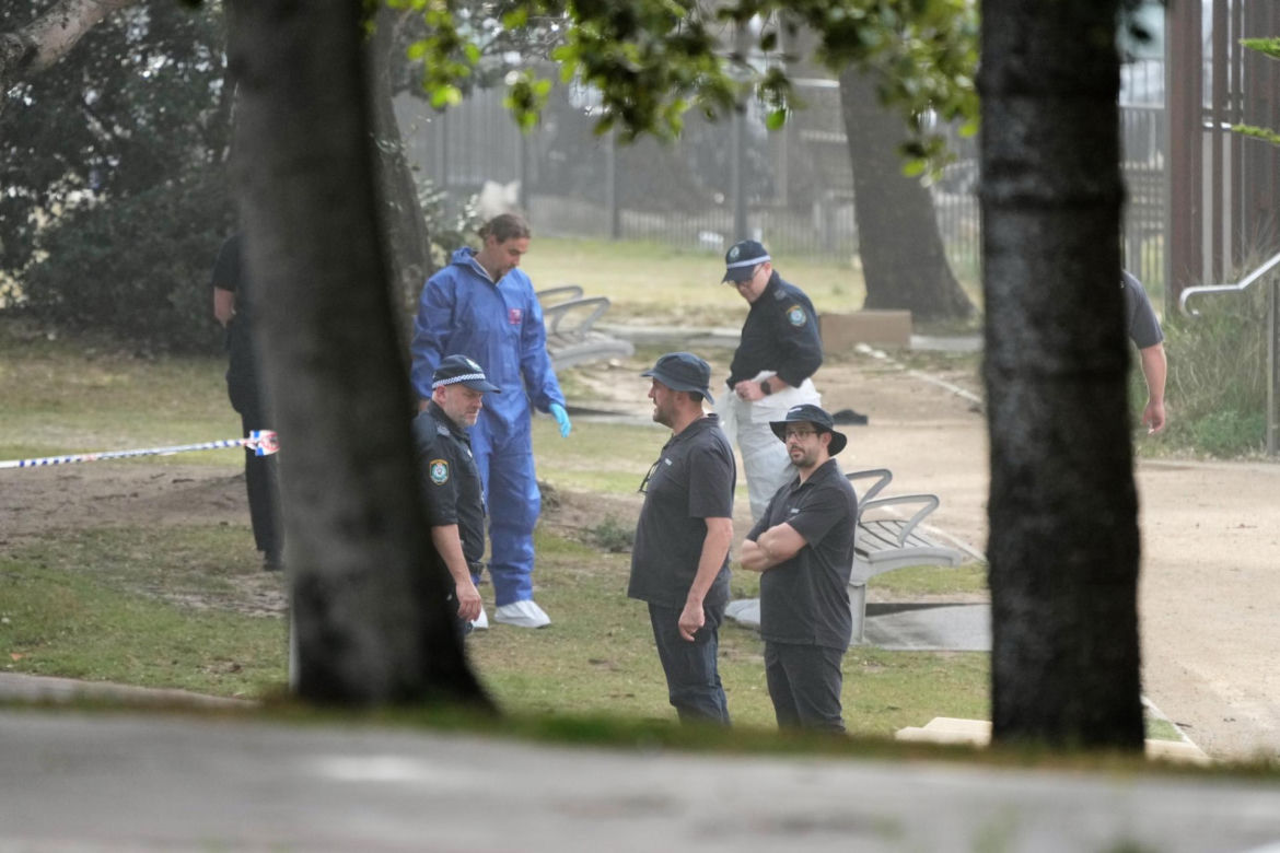 Premier Australii Anthony Albanese zaproponował w poniedziałek zaostrzenie przepisów dotyczących broni palnej po strzelaninie, która miała miejsce w niedzielę na popularnej plaży Bondi w Sydney. Zginęło w niej co najmniej 15 osób.