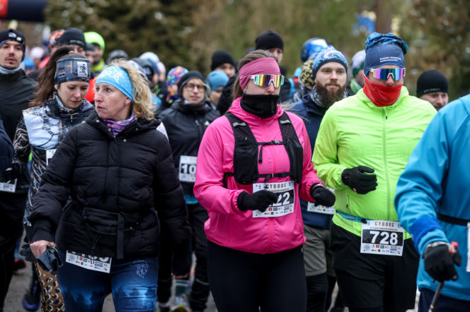 Wystrzał startera zamiast szampana. Tłumy powitały Nowy Rok na XX Śląskim Maratonie Noworocznym Cyborg