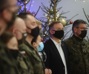 Andrzej Duda z małżonką odwiedzili żołnierzy na granicy