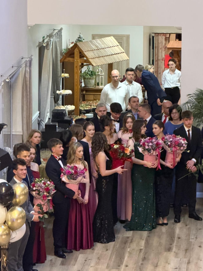 Studniówka pełna blasku i emocji! Tak bawili się maturzyści II LO w Bydgoszczy [ZDJĘCIA]