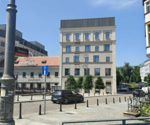Zbudowali balkony, z których nie da się korzystać. Deweloper tłumaczy, o co chodzi