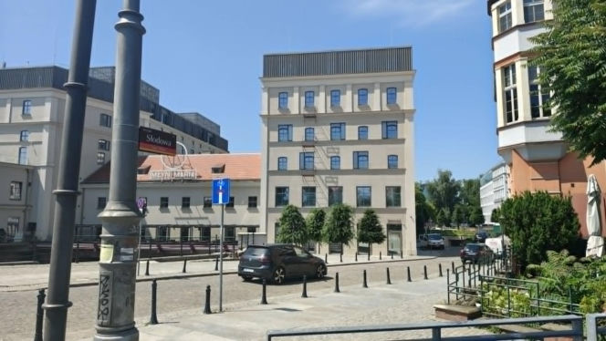 Zbudowali balkony, z których nie da się korzystać. Deweloper tłumaczy, o co chodzi