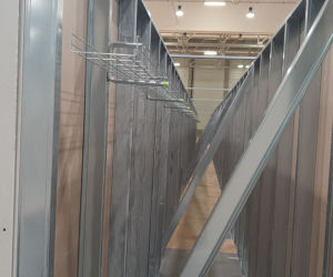 Trwa budowa szpitala polowego w łódzkiej hali EXPO