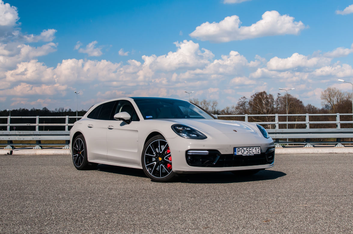 Maciej Rybus jeździ Porsche Panamera