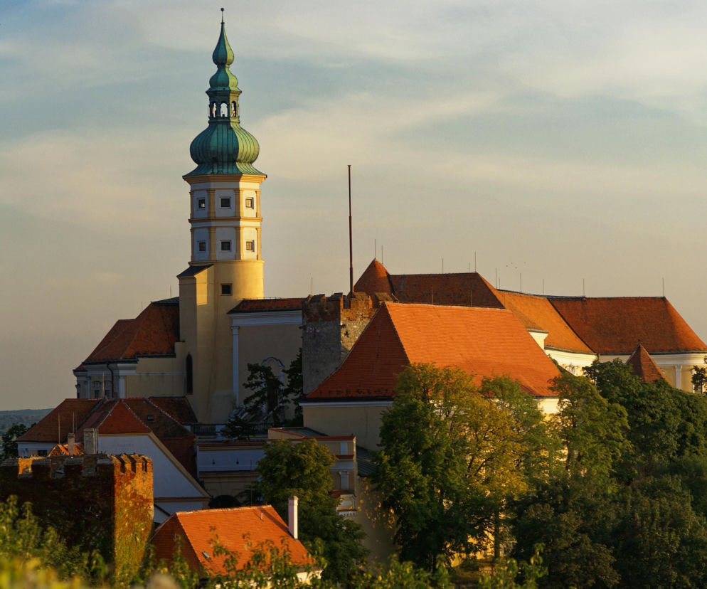 Mikulov - perła Moraw Południowych, którą odwiedził król Polski i Napoleon. Jesień to idealny moment, aby zwiedzić to miasto