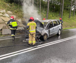 Roztoka Wielka. Ford płonął jak pochodnia! Zostały z niego zgliszcza