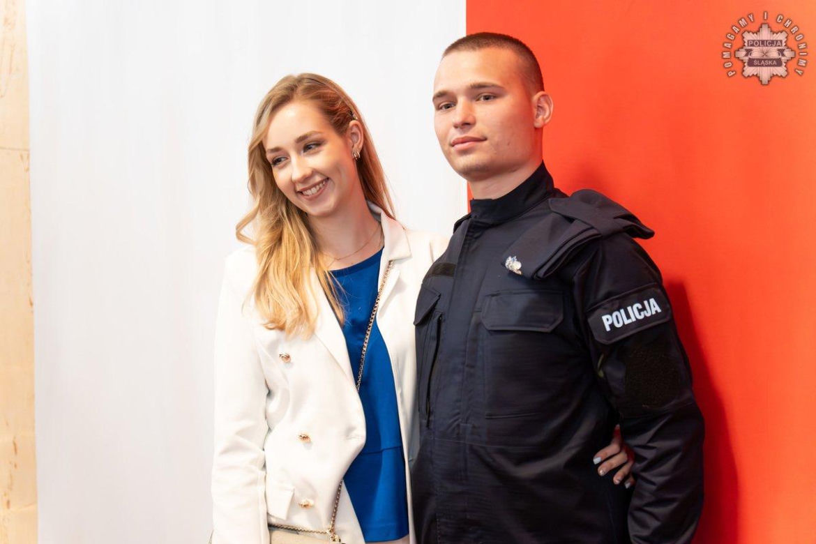 Nowi policjanci zasilili szeregi śląskiej policji! Wśród nich osiem policjantek