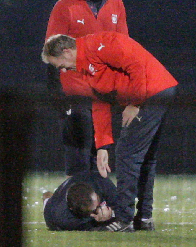 Donald Tusk gra w piłkę