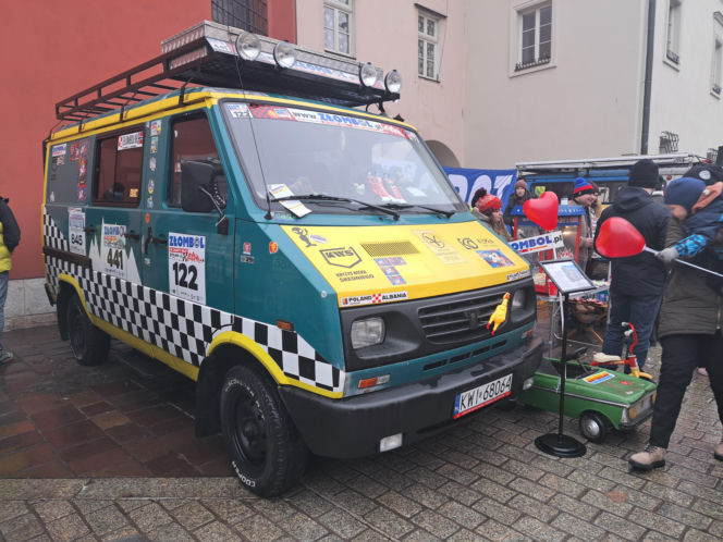 34. finał WOŚP w Krakowie. Legendarne pojazdy ZŁOMBOL na Małym Rynku