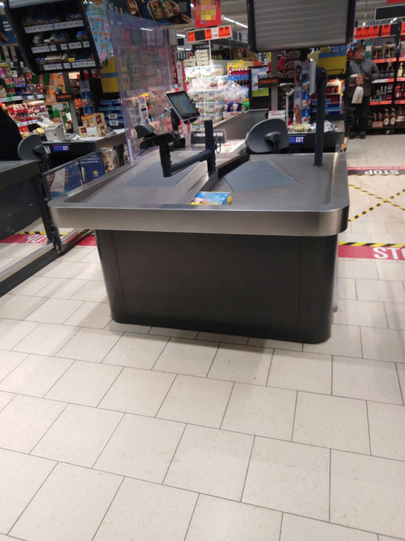 ZAKAZ wychodzenia z domu! Polacy ruszyli do sklepów! [ZDJĘCIA]