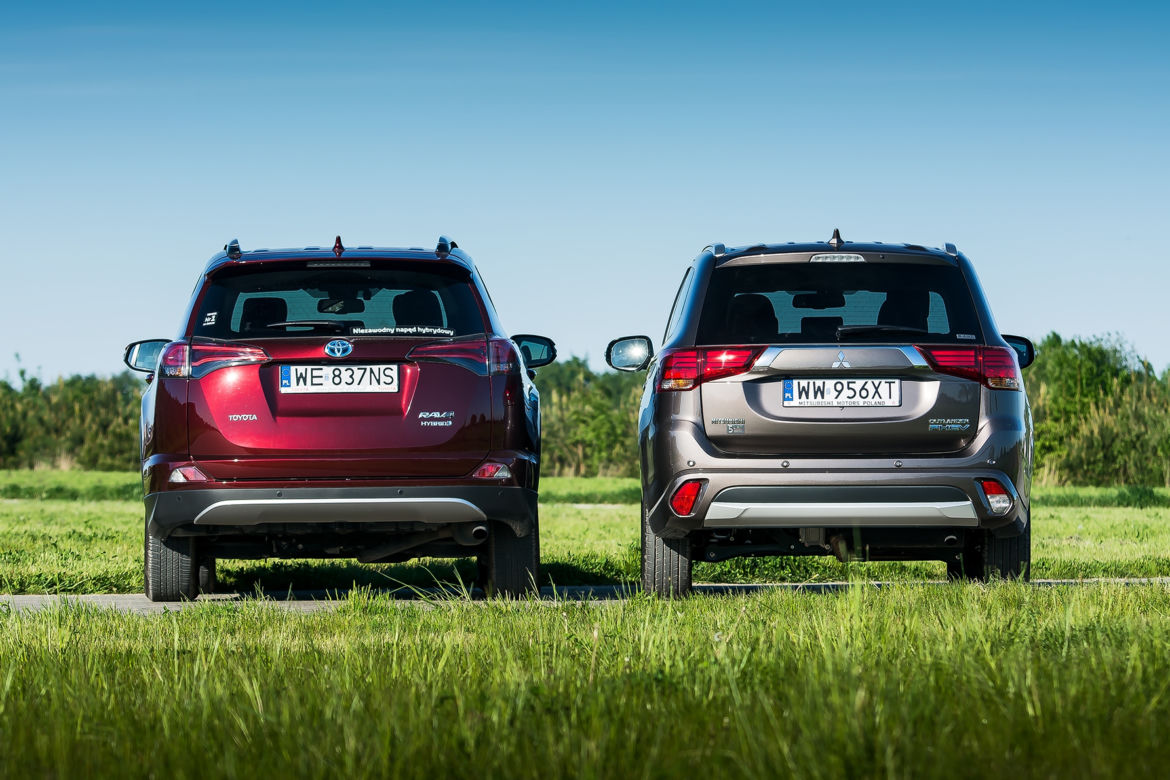 Toyota RAV4 Hybrid E-Four Prestige vs. Mitsubishi Outlander PHEV Instyle NAVI+