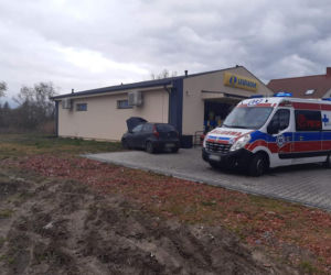 Wjechał autem w butle z gazem