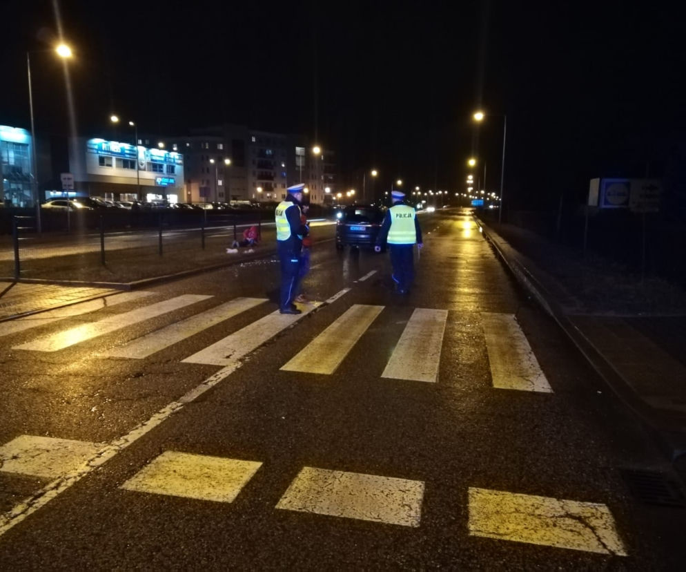  Ostrołęka: Wyhamował dopiero 10 metrów za pasami! Było już za późno! [ZDJĘCIA]