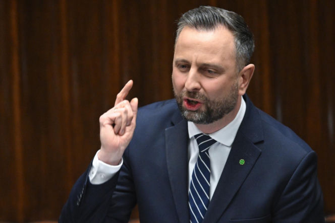 Sikroski bez hamulców do Macierewicza: Antek świrze!