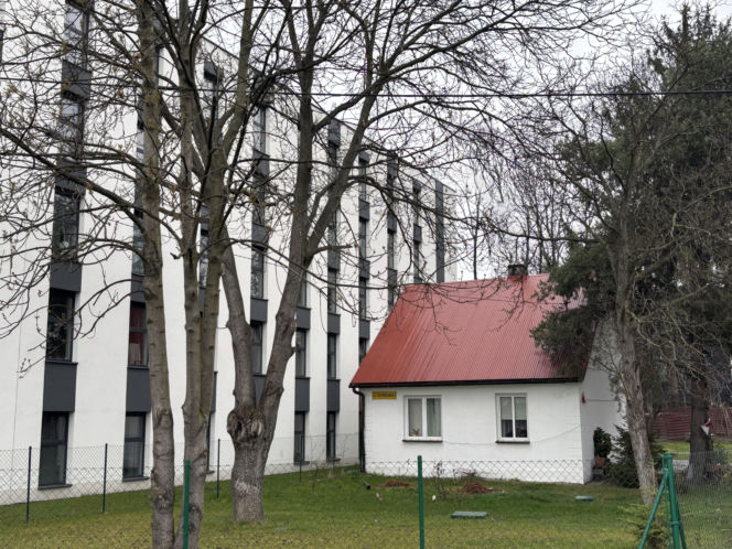 Dom przy ul. Jutrzenka 4 w Krakowie i sąsiedni akademik