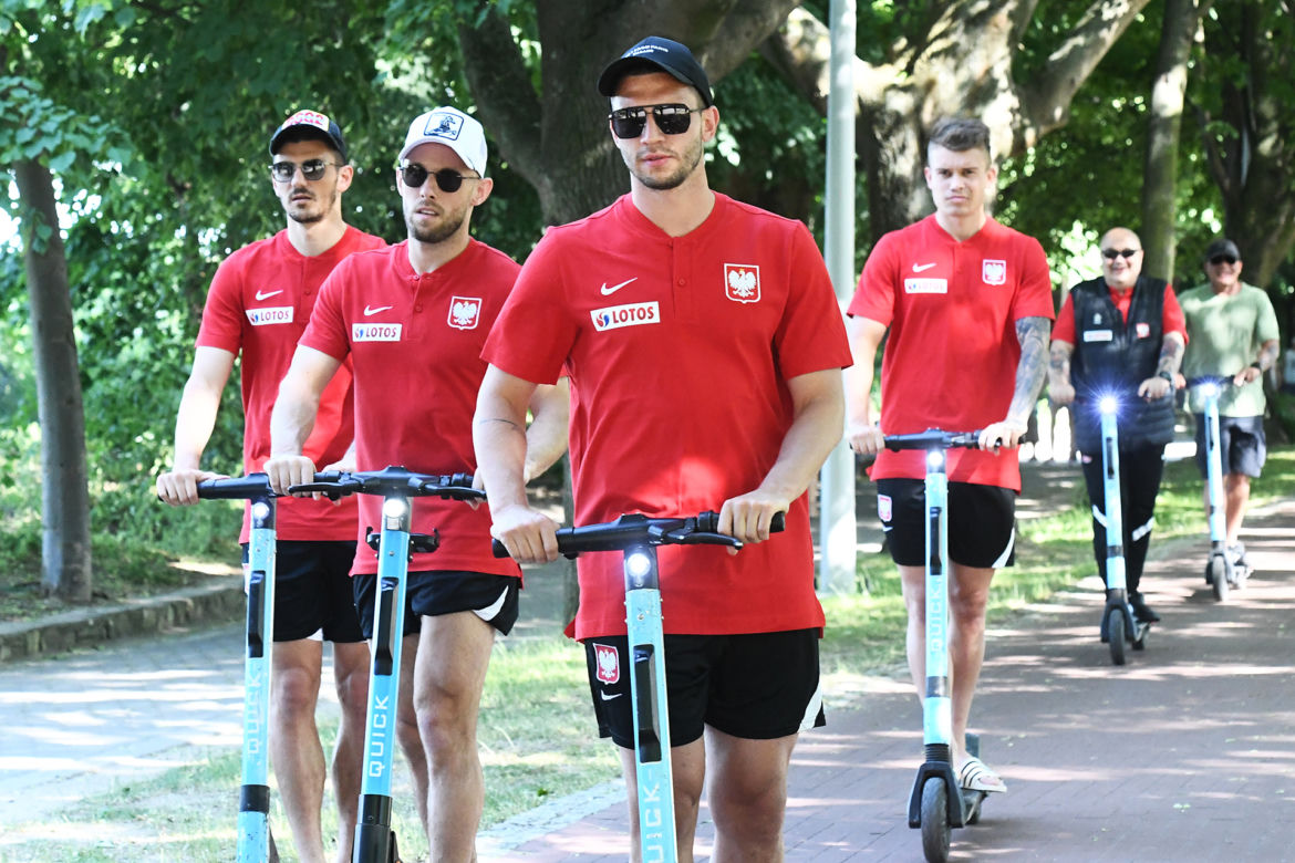 Kibice drżą o występ Jana Bednarka w Polska - Szwecja! Paulo Sousa nie chciałby, by to wyszło na jaw [ZDJĘCIA]