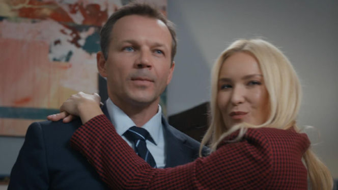 Barwy szczęścia, odcinek 3268. Bruno (Lesław Żurek), Karolina (Marta Dąbrowska)