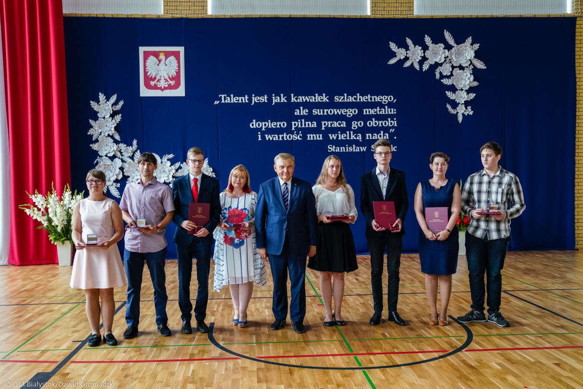 Początek nowego roku szkolnego w Białymstoku. Naukę rozpoczęło 39 tys. dzieci i młodzieży