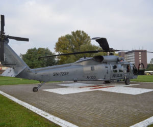 Policyjny Black Hawk z sercem na pokładzie wylądował przed szpitalem we Wrocławiu