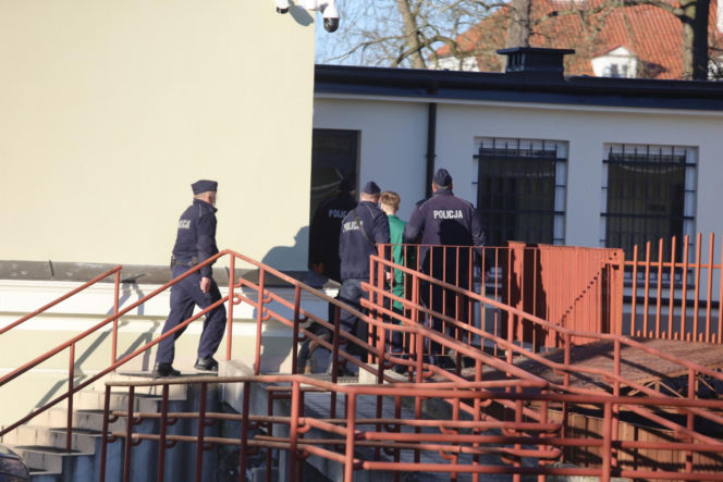 Bartosz G. przywieziony do Prokuratury Okręgowej w Płocku
