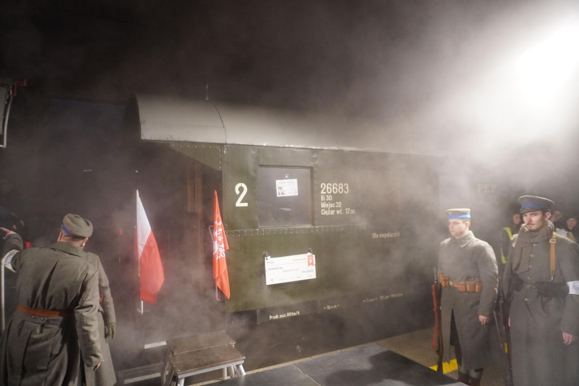 Inscenizacja przyjazdu Ignacego Paderewskiego do Poznania w przeddzień rocznicy wybuchu Powstania Wielkopolskiego