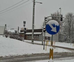 Atak zimy w Świętokrzyskiem. Śnieg i trudne warunki drogowe 23 Listopada 2025