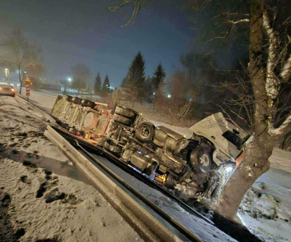 Sarnaki: Przewrócona cysterna na DK19. Droga zablokowana!
