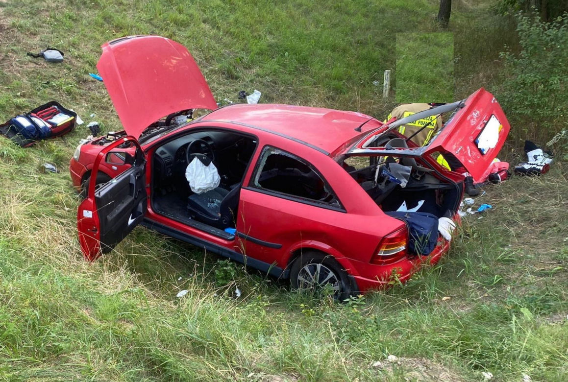 Przasnysz. Chciał zjechać na leśny parking. Zginęły dwie osoby 