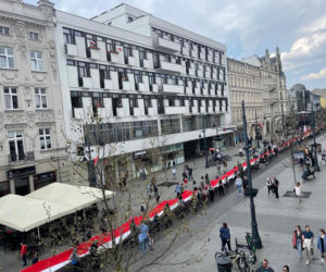 Ze 123 metrową flagą przeszli Piotrkowską do Manufaktury! [zdjęcia]