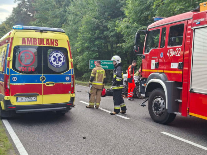Śmiertelny wypadek w Stykowie na DK 42. Na miejscu zginął 23 letni mężczyzna
