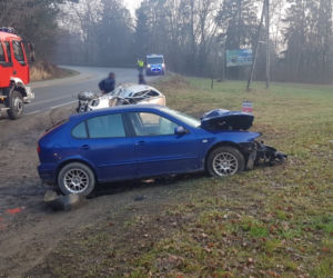 Rdziostów. GROŹNE zderzenie seata z daewoo. Dwie osoby ranne