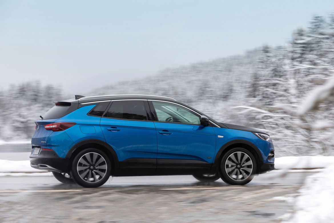 Opel Grandland X Hybrid4 1.6 Turbo A8 300 KM AWD